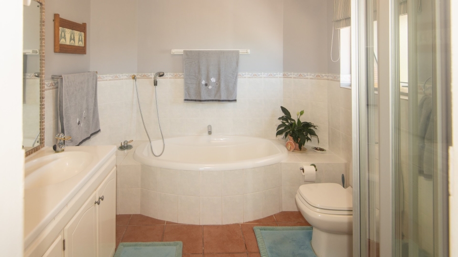 5 Bedroom Property for Sale in Hersham Western Cape